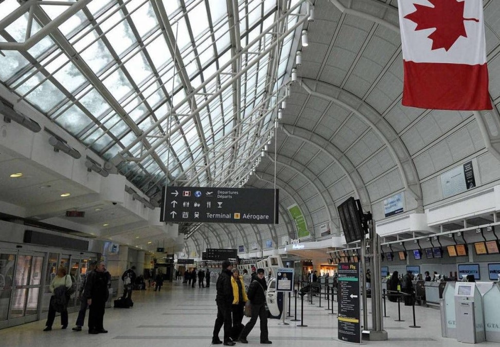 آلاف المسافرين يصلون كندا برغم وجود قيود وقائية