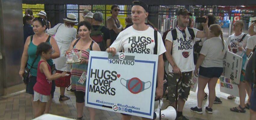 احتجاجات داخل النقل العام TTC ضد قرار لبس أقنعة الوجه