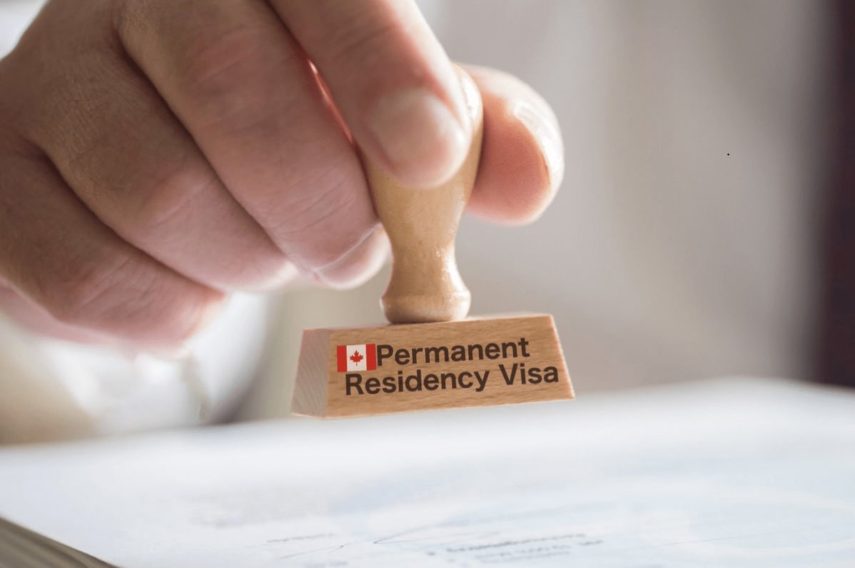 بطاقة الإقامة الدائمة PR و حقوق المقيم الدائم في كندا