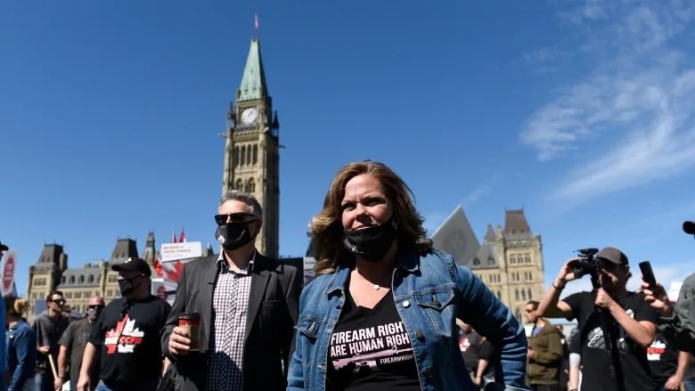 مظاهرة بعد حظر الأسلحة فى كندا