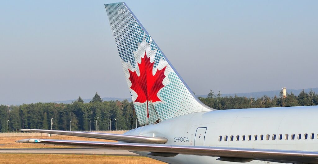 تحديد 25 رحلة طيران فى تورنتو بحالات إصابة بفيروس كورونا المؤكدة