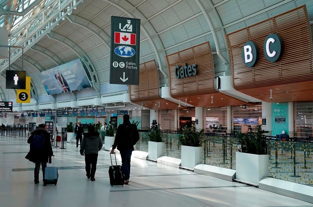 كندا تخفف قيود السفر للعائلات و السفر الإنسانى