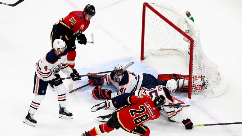 حكومة كولومبيا البريطانية تسمح لدورى الهوكى NHL باللعب فى المقاطعة للموسم القادم