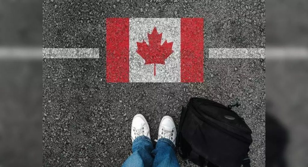 كيف يمكن لأفراد عائلة العمال الأجانب المؤقتين القدوم إلى كندا وسط قيود السفر