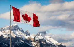 تحتفل كندا بمرور 56 عام على علم مابل ليف
