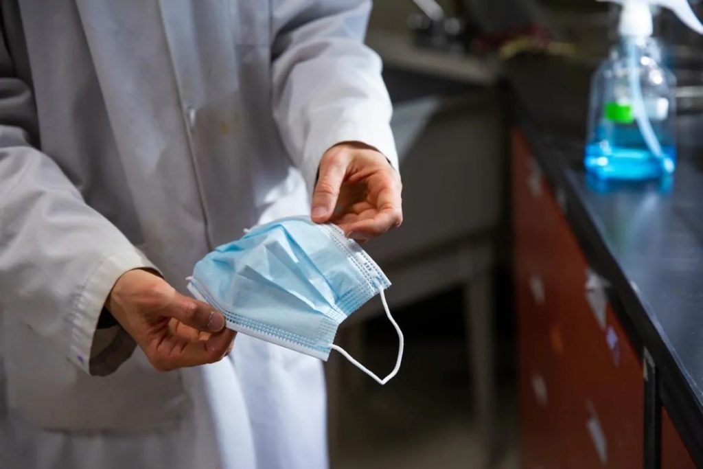جامعة كالجارى تساهم فى دراسة لتطهير الكمامات الطبية وإعادة استخدامها
