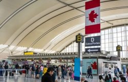 كندا تفرض إجراءات حجر صحي أكثر صرامة على المسافرين
