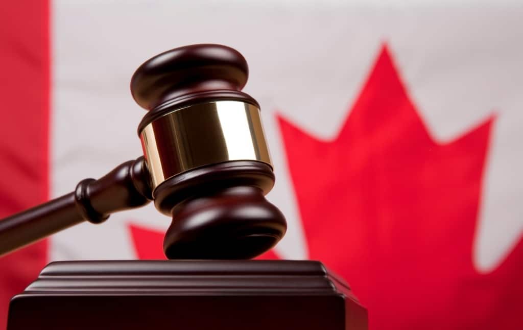 لماذا تستعين و توظف محامي الهجرة الكندية