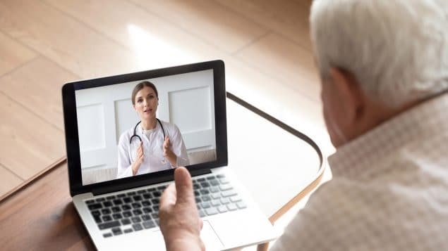 يحث الأطباء على التنفيذ الدائم للرعاية الافتراضية