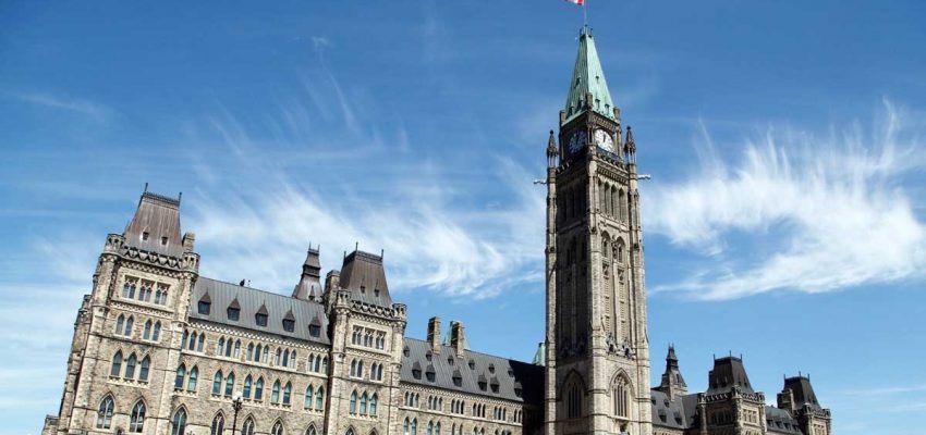 تقدم كندا تصريح عمل مفتوح جديد للعمال الأساسيين وخريجى الطلاب الدوليين