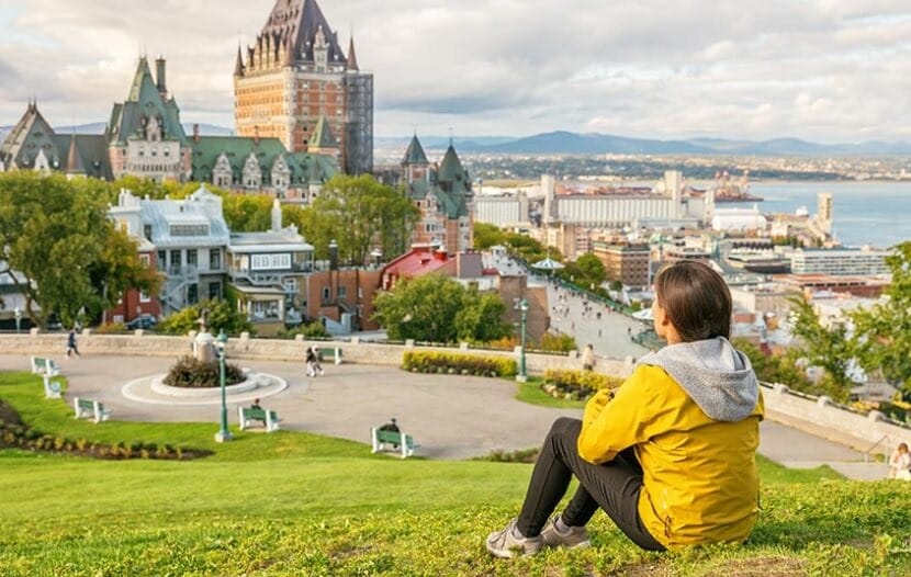 الأسئلة الشائعة حول السفر إلى كندا كسائح 2022